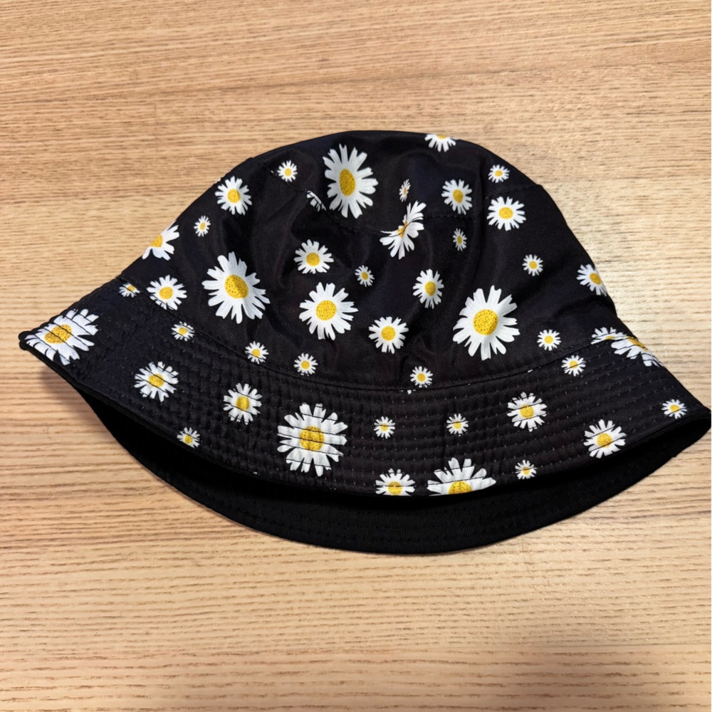 Black Daisy Bucket Hat